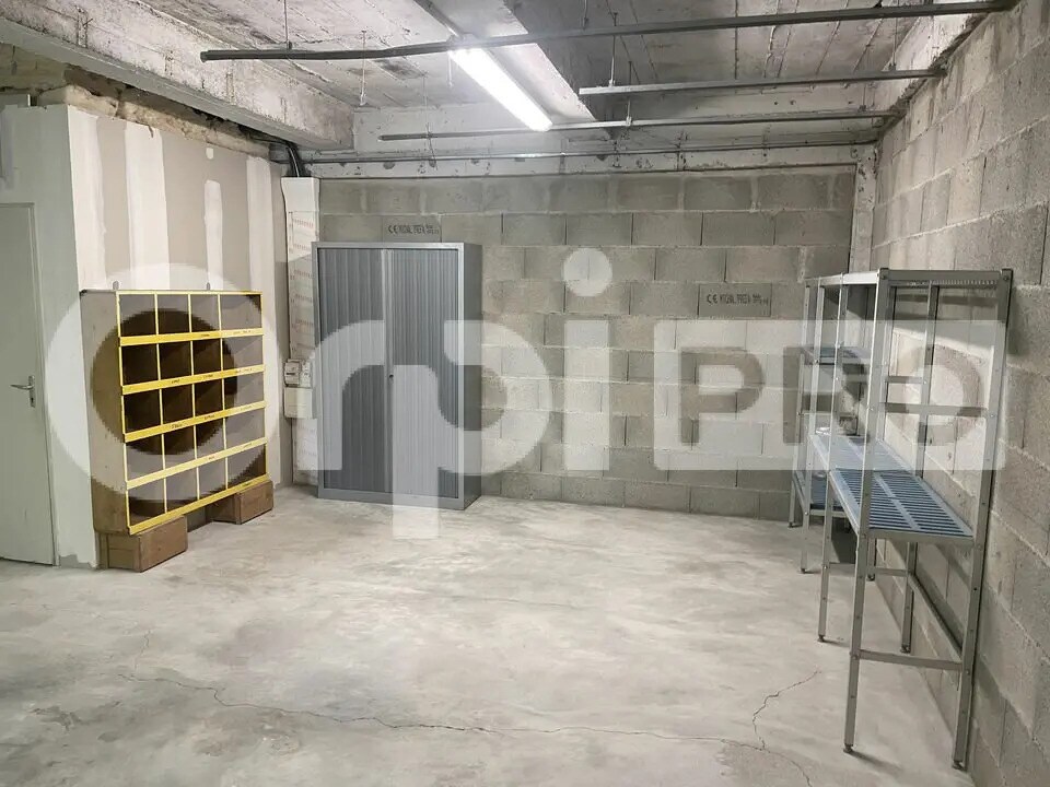 Flex in MARCILLY-D'AZERGUES for lease Interior Photo- Image 1 of 6