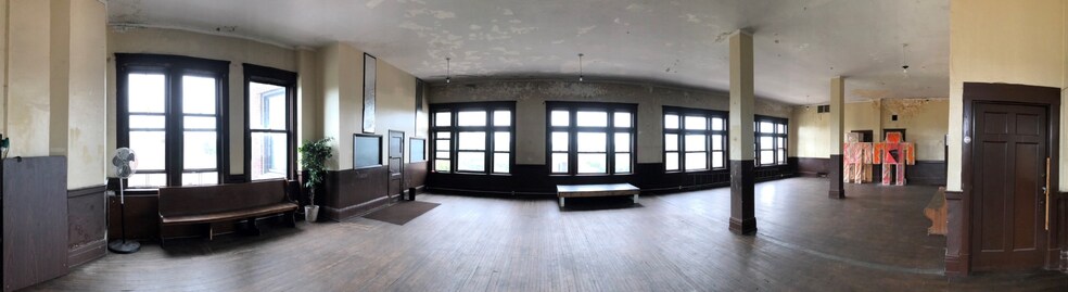 562 Genesee St, Buffalo, NY for sale - Building Photo - Image 1 of 1