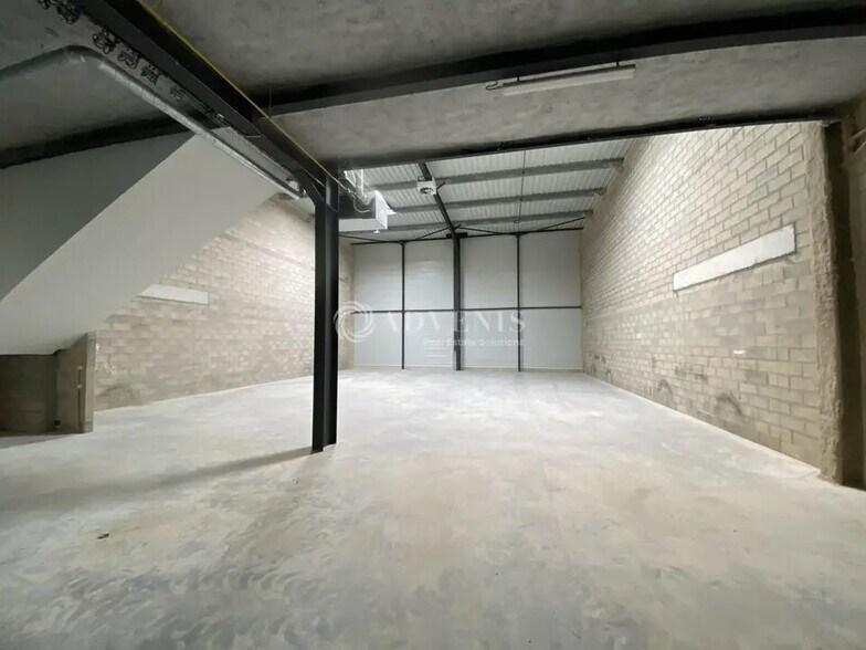 Flex in Trappes for lease - Interior Photo - Image 2 of 6
