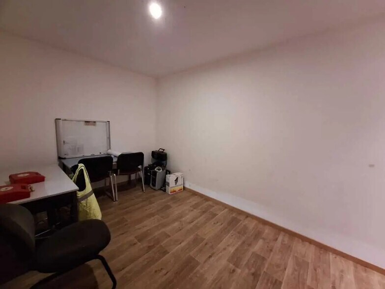 Office in Beychac-et-Caillau for lease - Interior Photo - Image 3 of 5