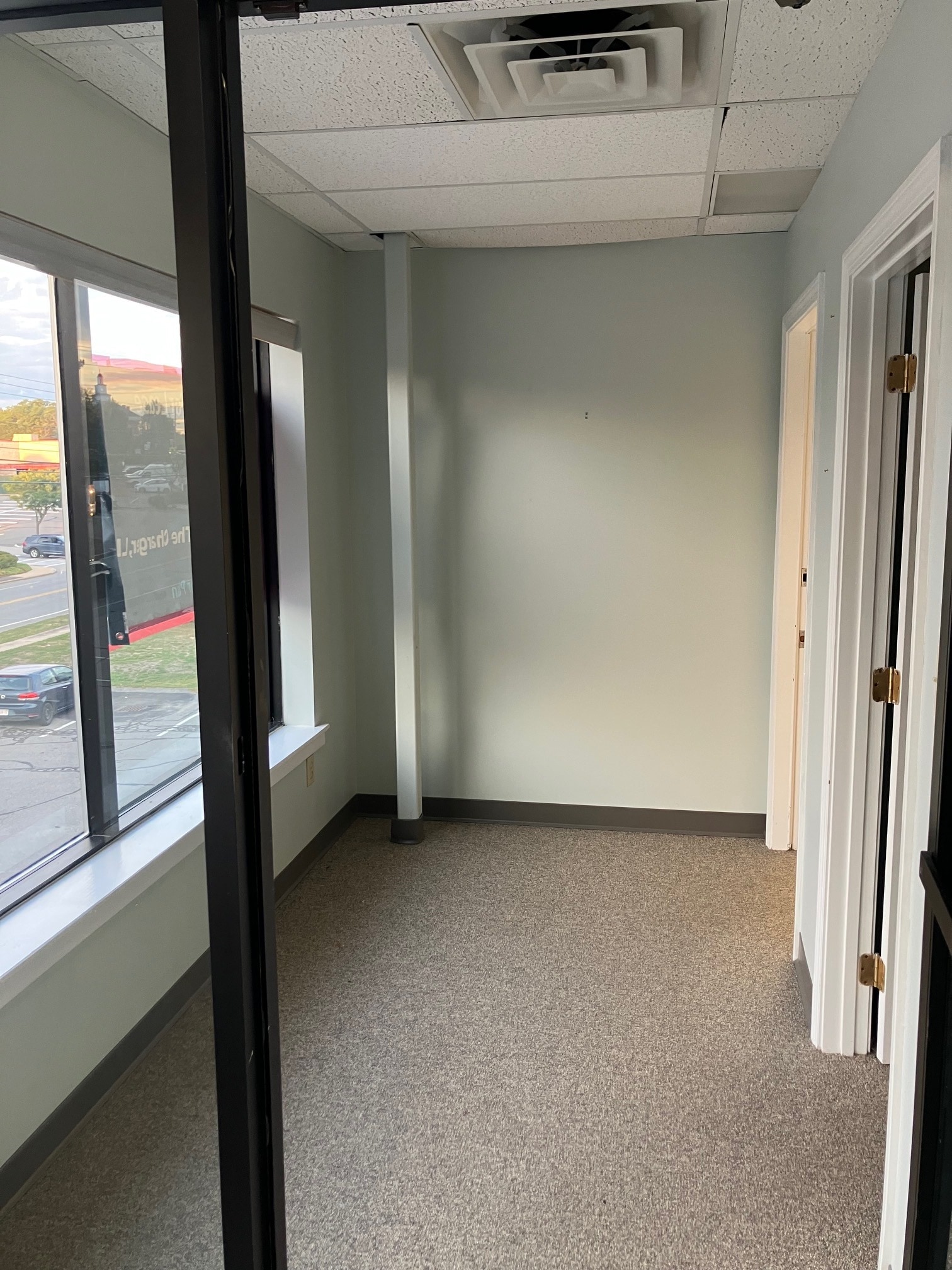 253 Low St, Newburyport, MA for lease Interior Photo- Image 1 of 11