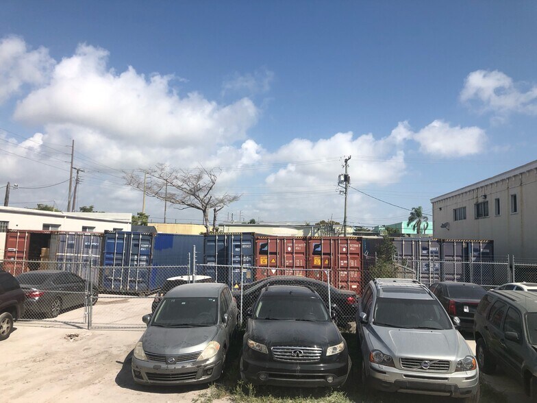 2035 Thomas St, Hollywood, FL for sale - Primary Photo - Image 1 of 14