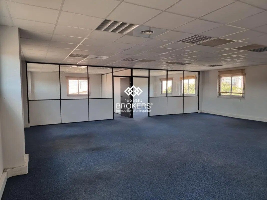 Office in Saint-Aunès for lease Interior Photo- Image 1 of 6