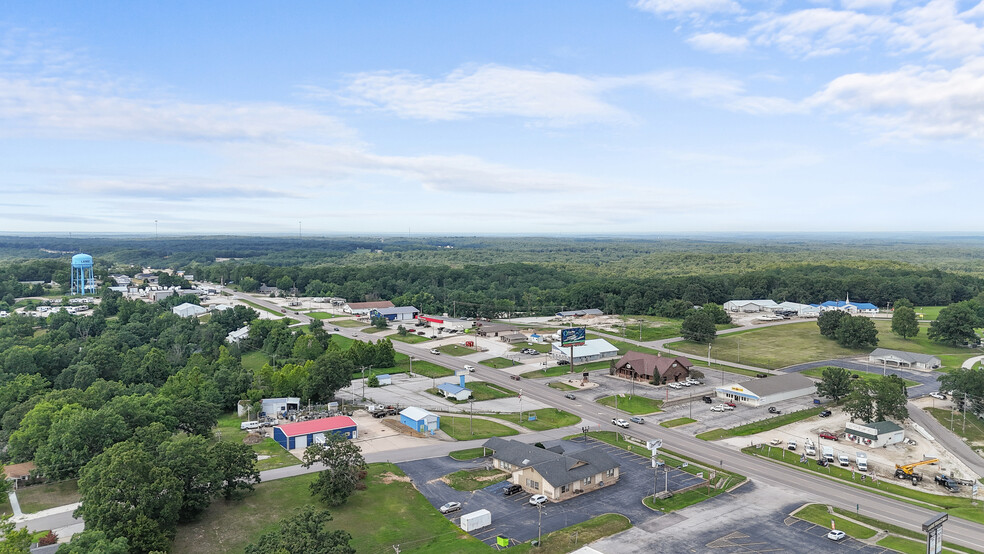 408 N Main St, Laurie, MO for sale - Building Photo - Image 2 of 39