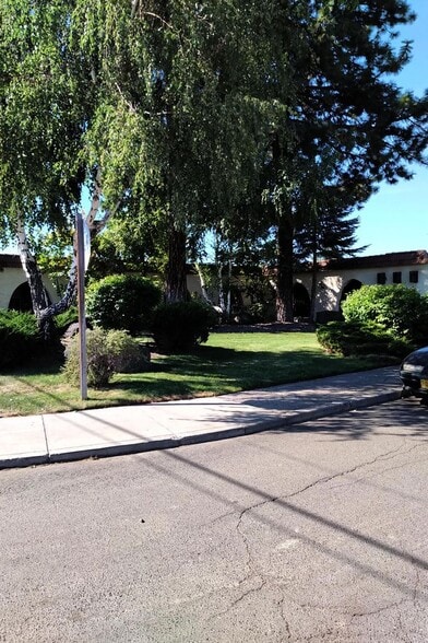 1627 NE 3rd St, Bend, OR for sale - Primary Photo - Image 1 of 7