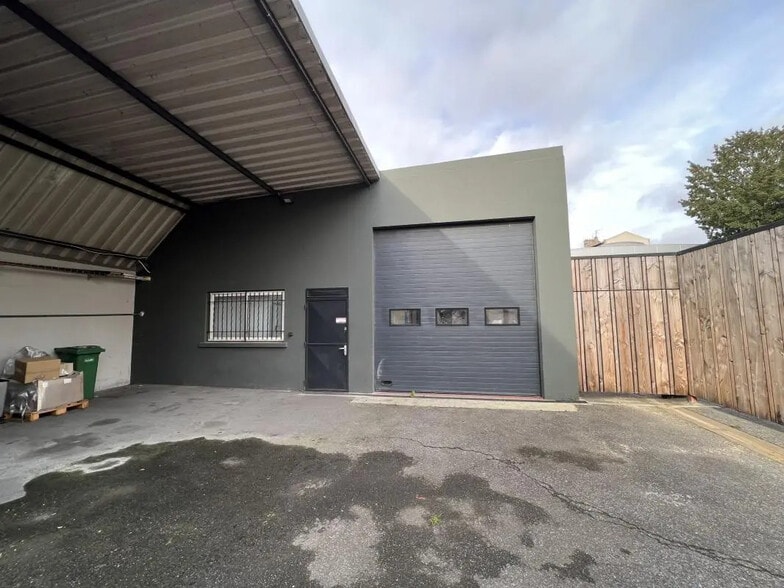 Industrial in Colombes for sale - Building Photo - Image 1 of 9