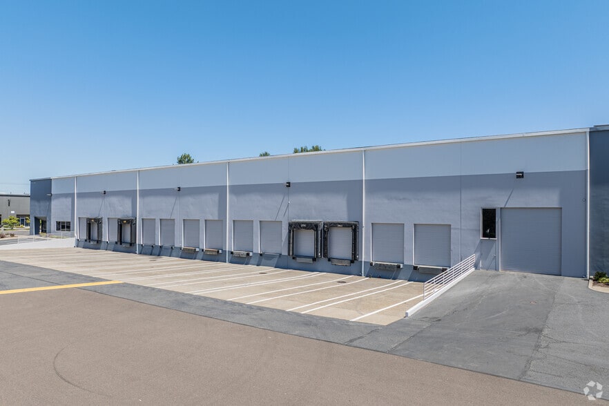 14125-14145 NE Airport Way, Portland, OR for lease - Building Photo - Image 3 of 7