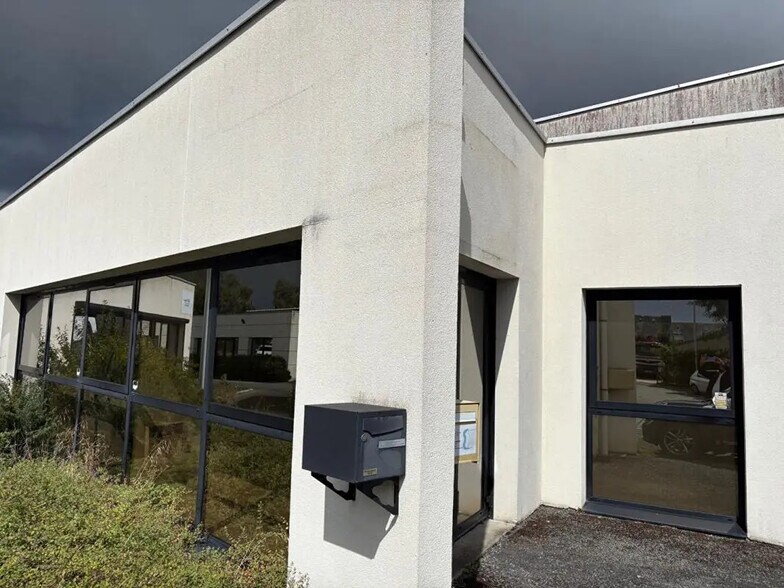 Office in Angers for lease - Building Photo - Image 1 of 6
