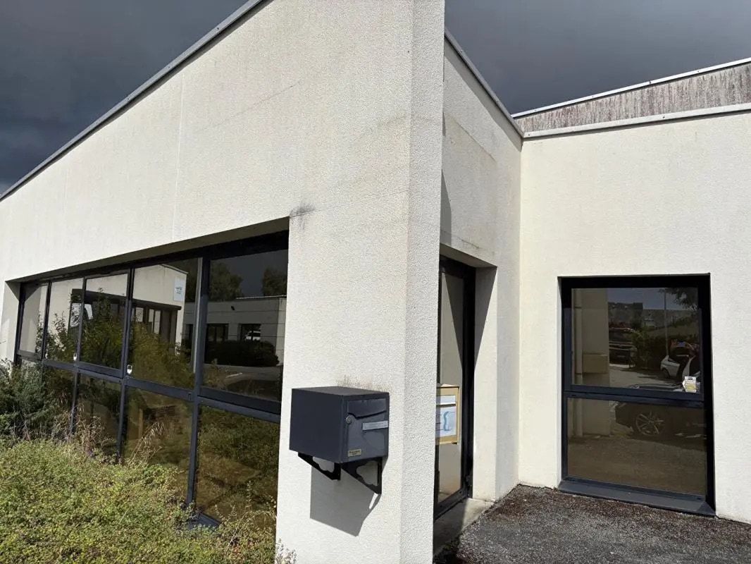 Office in Angers for lease Building Photo- Image 1 of 7