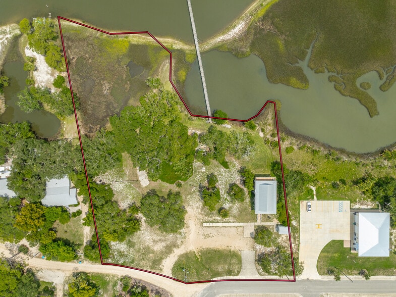 127 Harbor Cir, Panacea, FL for sale - Building Photo - Image 1 of 22