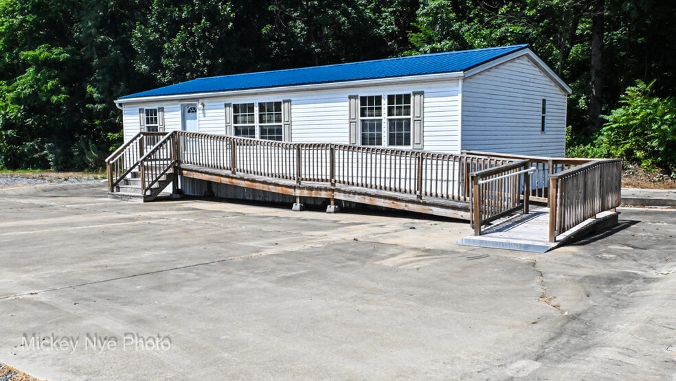 31 Walnut Bottom Rd, Shippensburg, PA for lease - Building Photo - Image 1 of 17