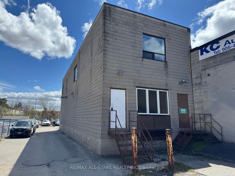 25 Heritage Rd, Markham, ON for lease - Building Photo - Image 2 of 11