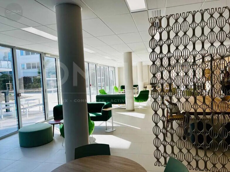 Office in Dardilly for lease - Interior Photo - Image 3 of 13