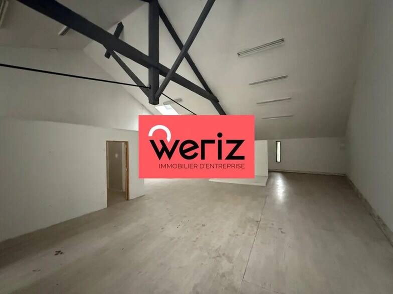 Flex in Marseille for lease - Interior Photo - Image 2 of 7