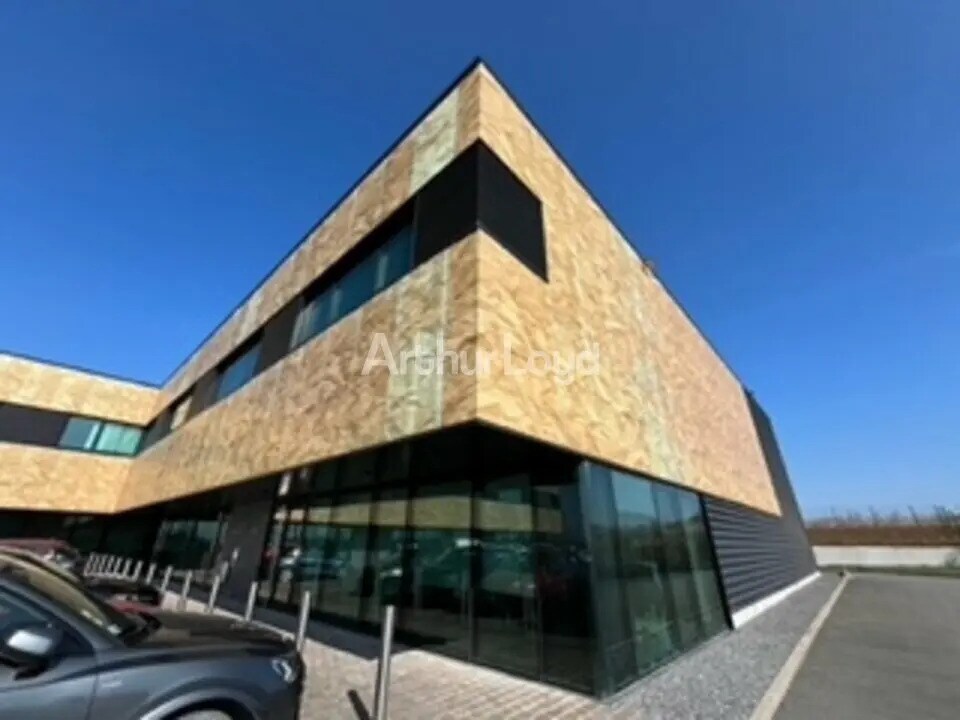 Flex in Reims for lease Building Photo- Image 1 of 7