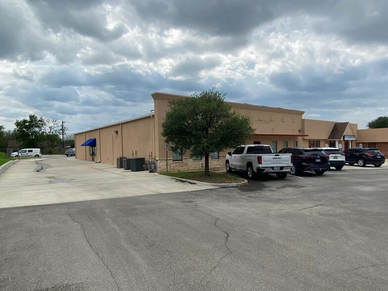 3206 Longmire Dr, College Station, TX for lease - Building Photo - Image 2 of 8