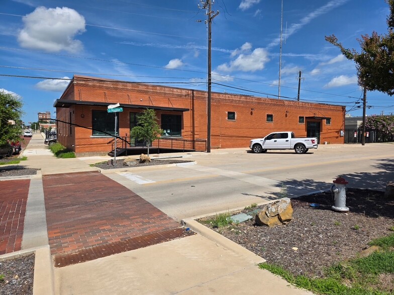 117 S Houston Ave, Denison, TX for lease - Building Photo - Image 1 of 8