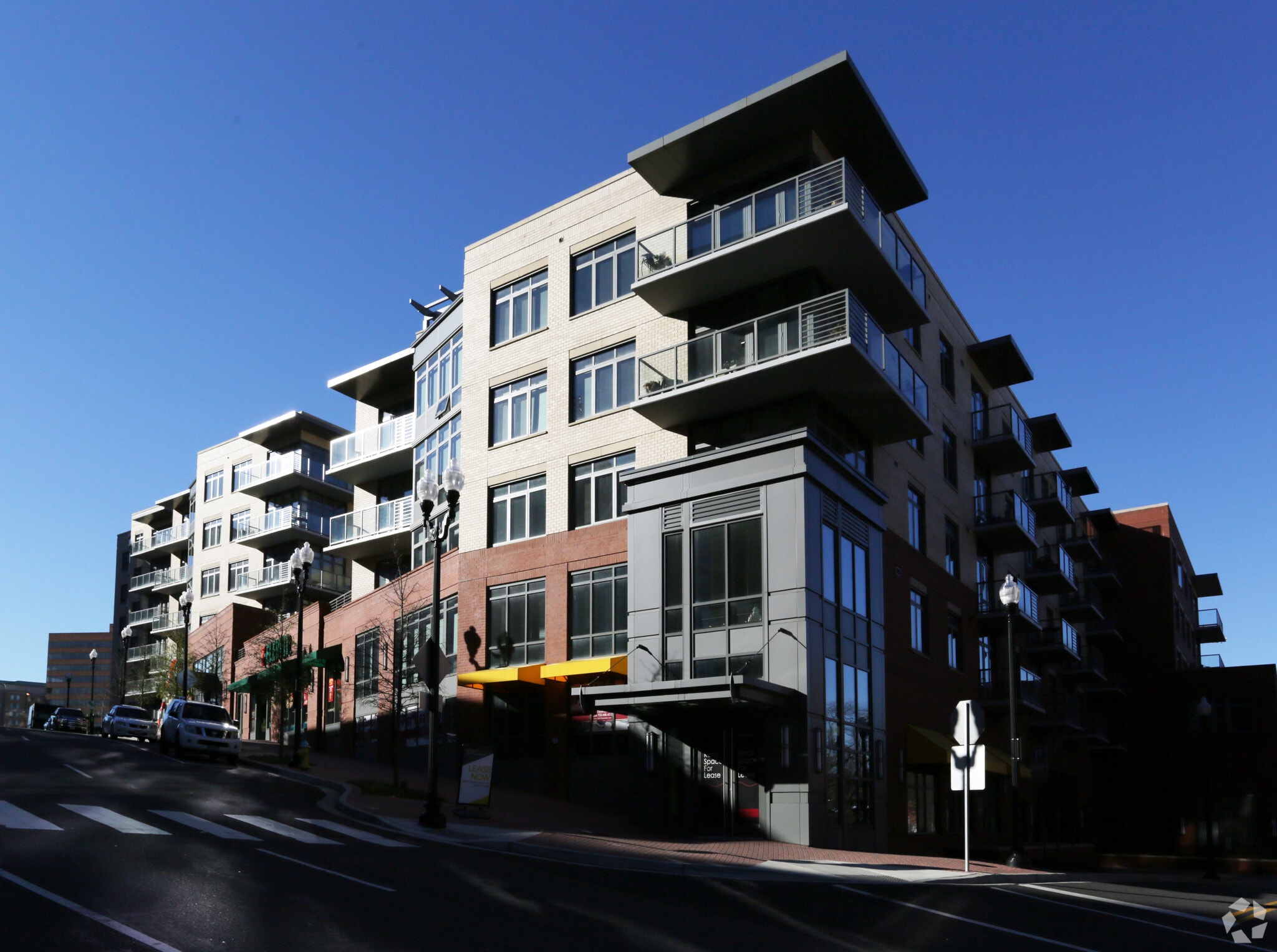 2001 Clarendon Blvd, Arlington, VA for lease Primary Photo- Image 1 of 114