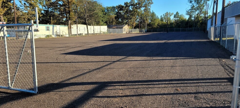 2824 E Highway 80, Longview, TX for lease - Building Photo - Image 2 of 5