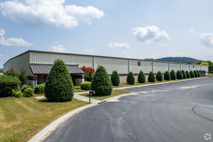 121 W Centre Stage Business Park, Clinton, TN for sale - Building Photo - Image 1 of 1