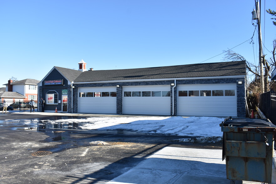 295 E Montauk Hwy, Lindenhurst, NY for sale - Building Photo - Image 1 of 1