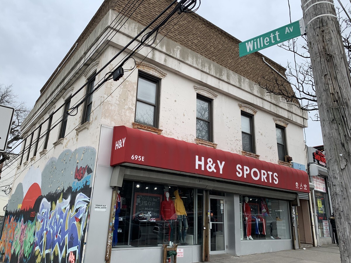 695 E Gun Hill Rd, Bronx, NY 10467