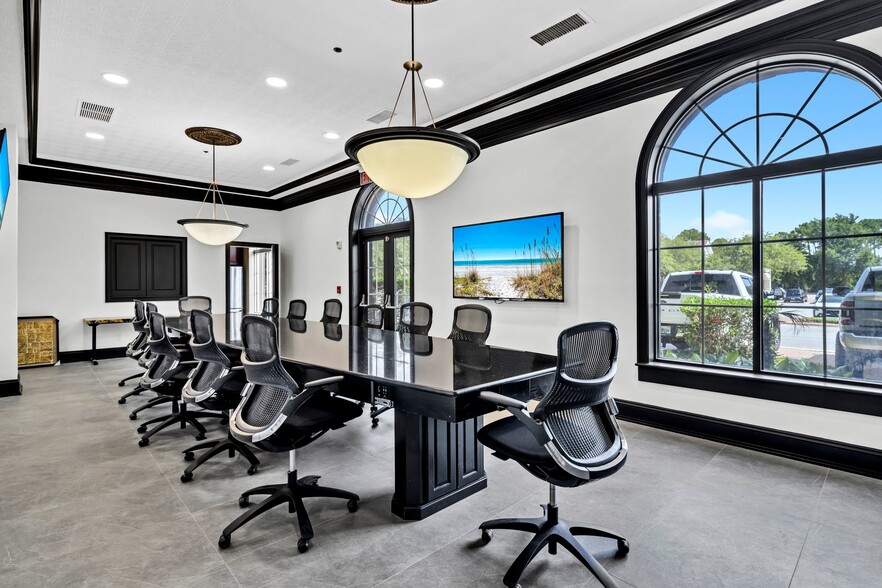 4460 Legendary Dr, Destin, FL for lease - Interior Photo - Image 2 of 14