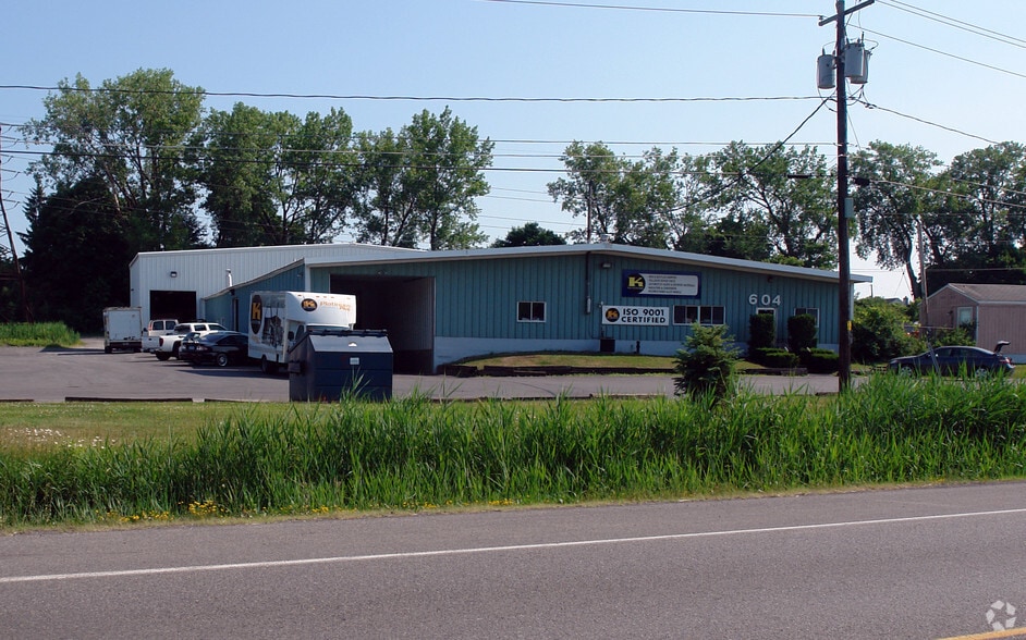604 Factory Ave, Syracuse, NY for sale - Primary Photo - Image 1 of 1
