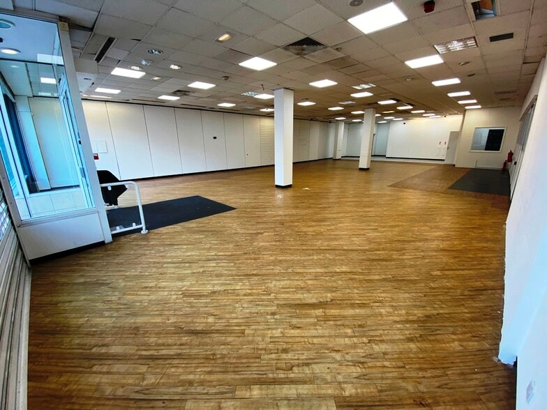 780-784 Bristol Rd S, Birmingham for lease - Interior Photo - Image 2 of 3