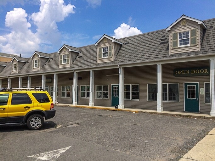 41 Throckmorton St, Freehold, NJ 07728