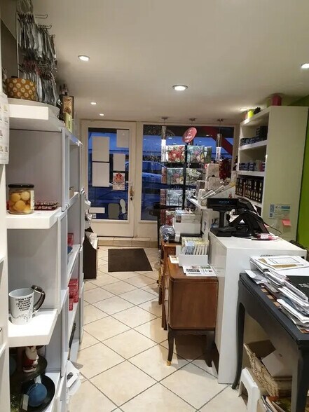 Retail in La Roche-sur-Foron for sale - Building Photo - Image 3 of 7