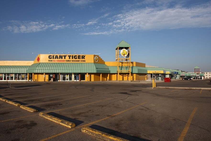 2719 Avonhurst Dr, Regina, SK for lease - Building Photo - Image 2 of 5