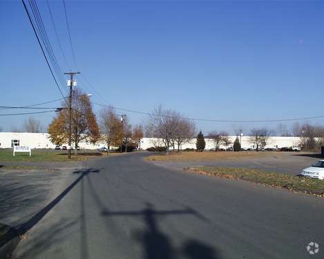 100 Republic Dr, North Haven, CT for lease - Building Photo - Image 2 of 5