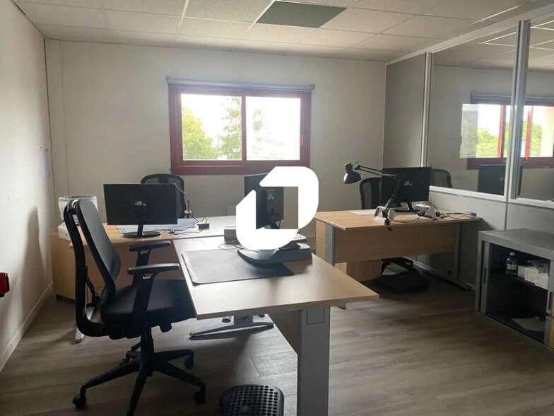 Office in Conflans-Sainte-Honorine for lease - Building Photo - Image 3 of 13