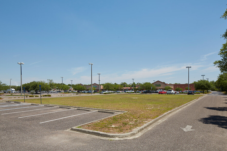 135 Town And Country Rd, Palatka, FL for lease - Building Photo - Image 2 of 3