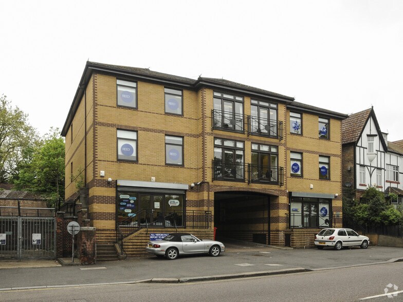 287 Cranbrook Rd, Ilford, IG1 4UA