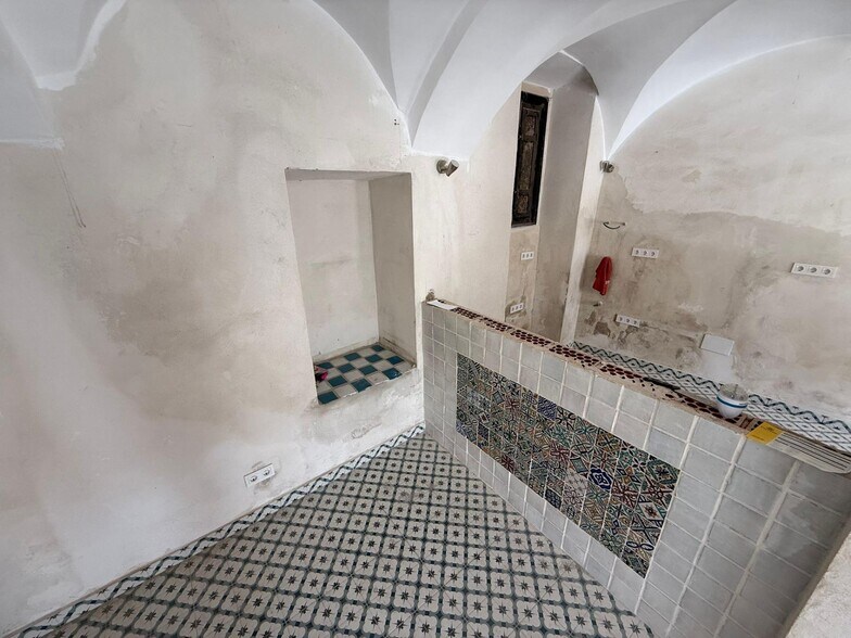 Retail in Cáceres for lease - Building Photo - Image 2 of 17