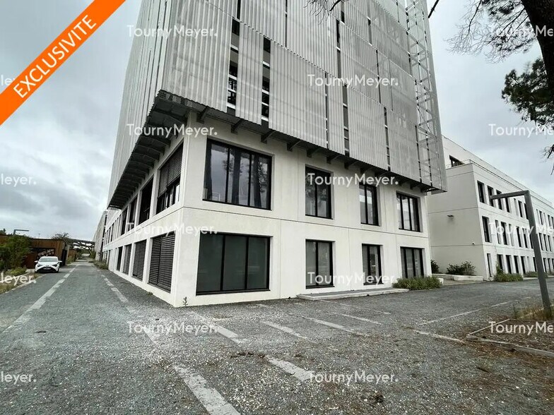 Office in Pessac for lease - Building Photo - Image 2 of 6