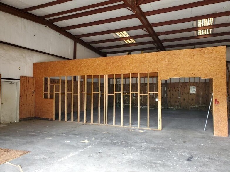 1286 Baker Dr, Macon, GA 31206