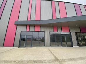 Retail in Dreux for lease Building Photo- Image 2 of 3