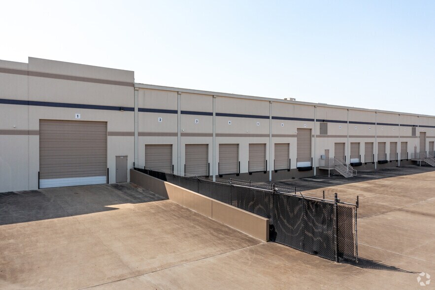 1455 E Sam Houston Pky S, Pasadena, TX for lease - Building Photo - Image 2 of 19