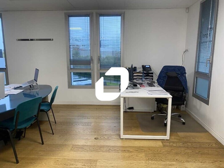 Office in Mérignac for lease - Interior Photo - Image 2 of 10