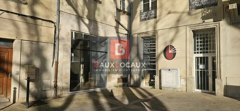 Retail in Carpentras for lease - Building Photo - Image 2 of 5