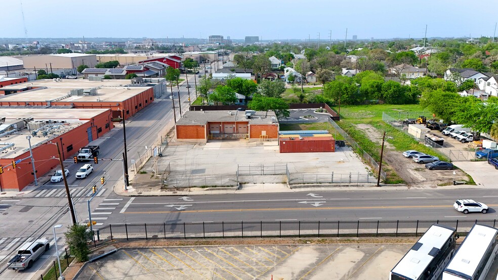 1403 E Houston St, San Antonio, TX for lease - Building Photo - Image 2 of 47
