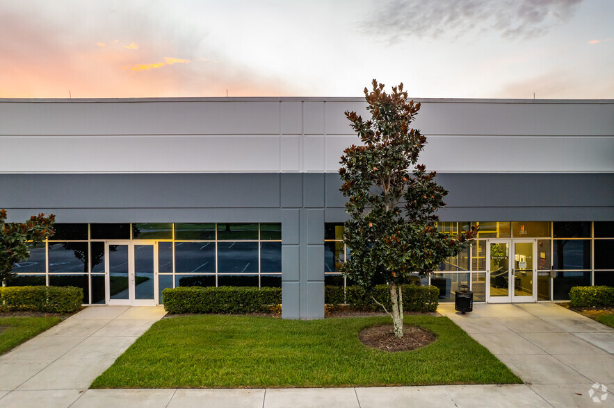 2501 Discovery Dr, Orlando, FL for lease - Building Photo - Image 3 of 15