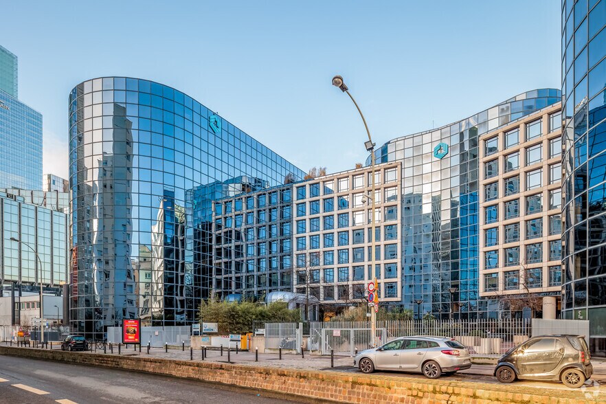 41-47 Rue Louis Blanc, Courbevoie for sale - Primary Photo - Image 1 of 14