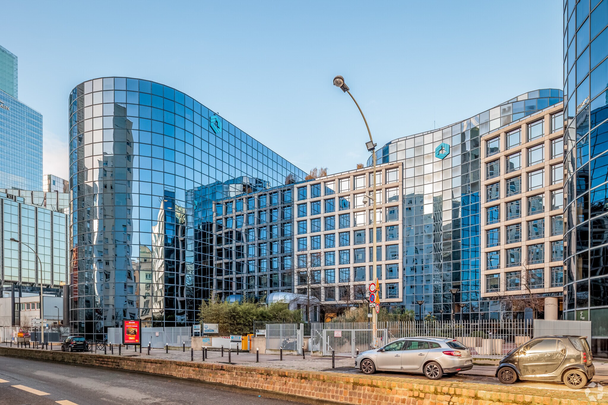 41-47 Rue Louis Blanc, Courbevoie for sale Primary Photo- Image 1 of 15