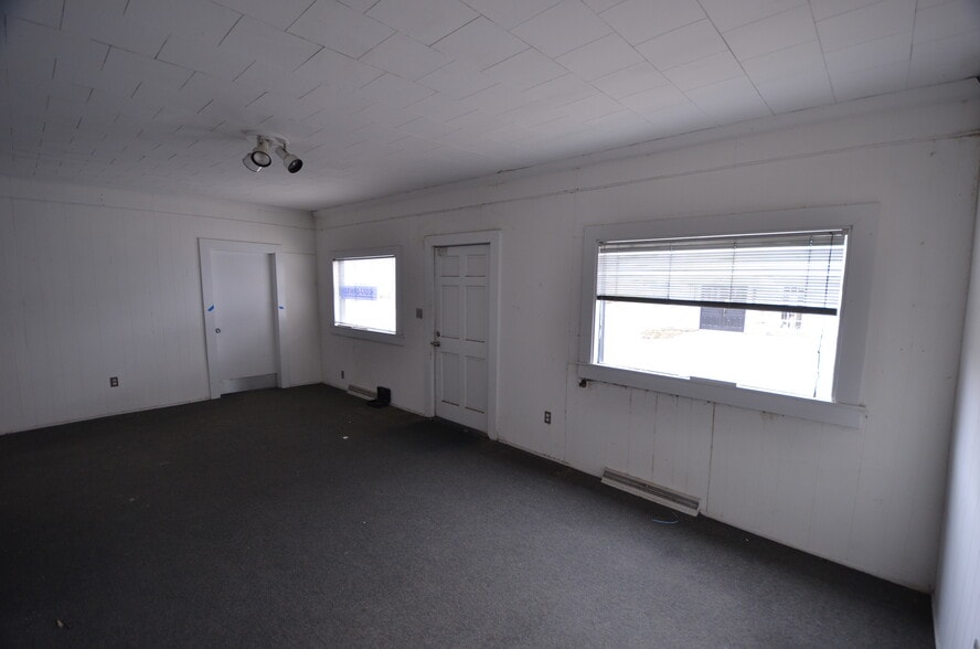 627 Brookstown Ave, Winston-Salem, NC for sale - Building Photo - Image 2 of 4