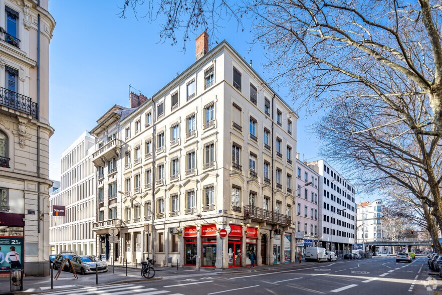 Office in Lyon for lease - Building Photo - Image 3 of 4