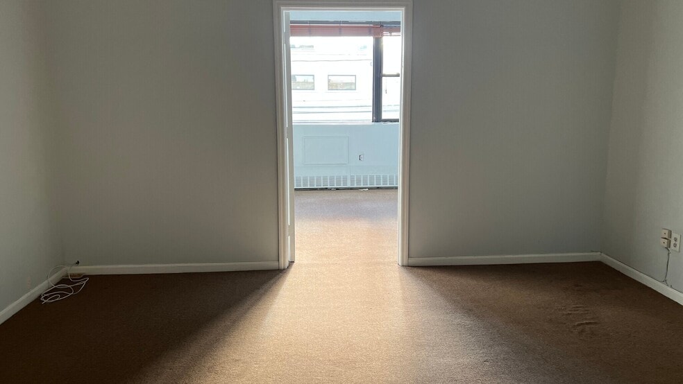 2943-2957 Long Beach Rd, Oceanside, NY for lease - Building Photo - Image 3 of 21